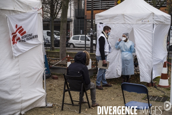 Clinique mobile de msf dans paris.
