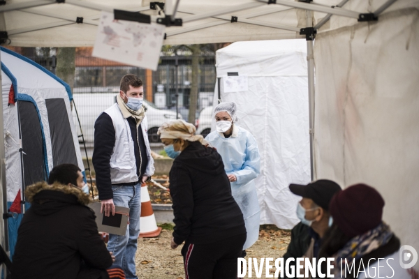 Clinique mobile de msf dans paris.
