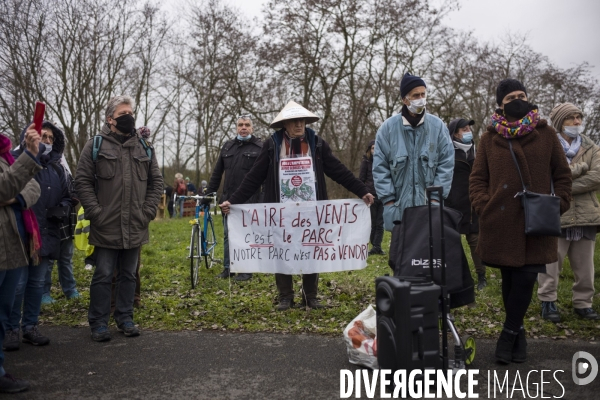 Rassemblement sur l aire des vents contre le futur chantier des jeux olympiques.