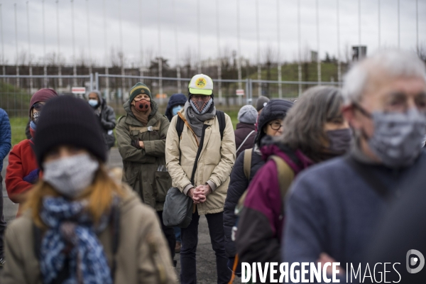 Rassemblement sur l aire des vents contre le futur chantier des jeux olympiques.