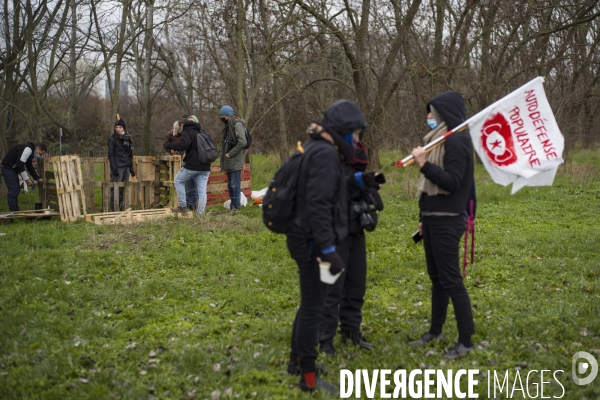 Rassemblement sur l aire des vents contre le futur chantier des jeux olympiques.