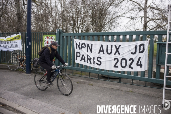 Rassemblement sur l aire des vents contre le futur chantier des jeux olympiques.