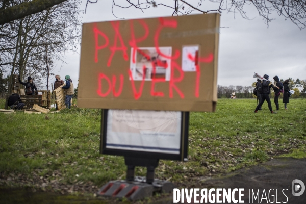 Rassemblement sur l aire des vents contre le futur chantier des jeux olympiques.