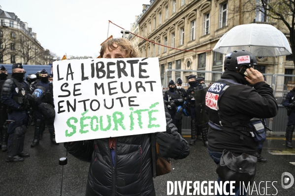 Manifestation contre le projet de loi SECURITE GLOBALE PPL, la marche des libertés du 12 decembre 2020. Demonstration against new security law project against freedom of information.