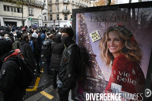 Manifestation contre le projet de loi SECURITE GLOBALE PPL, la marche des libertés du 12 decembre 2020. Demonstration against new security law project against freedom of information.