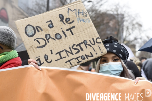 Manifestation contre le projet de loi SECURITE GLOBALE PPL, la marche des libertés du 12 decembre 2020. Demonstration against new security law project against freedom of information.