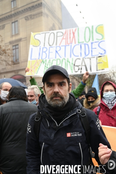 Manifestation contre le projet de loi SECURITE GLOBALE PPL, la marche des libertés du 12 decembre 2020. Demonstration against new security law project against freedom of information.