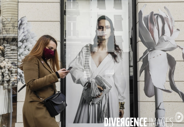 Boutique de luxe  VALENTINO  rue Saint-Honoré.