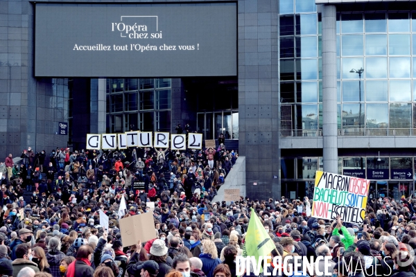 Rassemblement pour la culture place de la Bastille