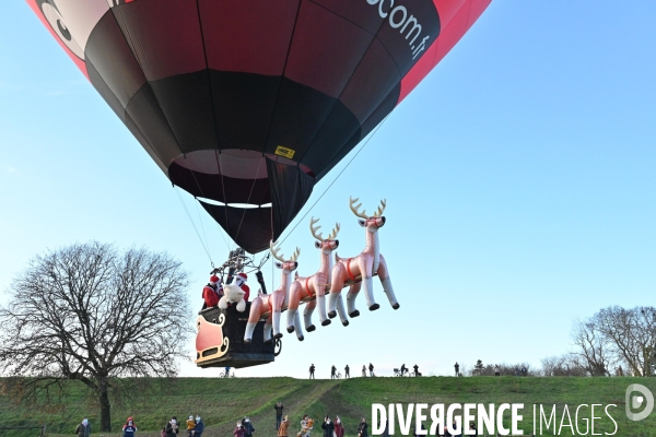 Le Père Noël s envole de Blois en montgolfière