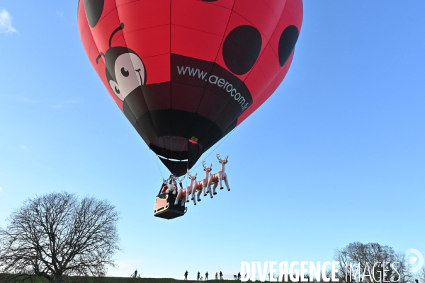 Le Père Noël s envole de Blois en montgolfière