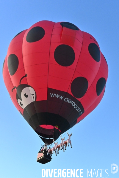 Le Père Noël s envole de Blois en montgolfière