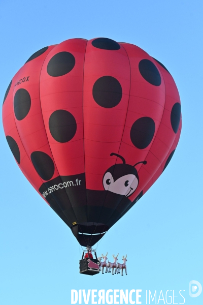 Le Père Noël s envole de Blois en montgolfière