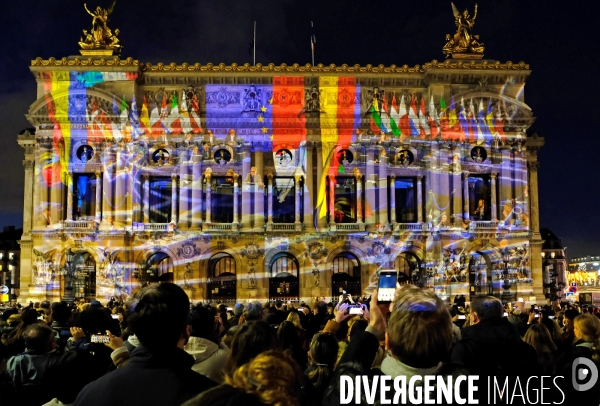 Un spectacle video celebre, sur la facade de l Opéra Garnier, l Europe et l amitié franco-allemande