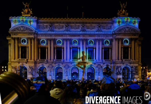 Un spectacle video celebre, sur la facade de l Opéra Garnier, l Europe et l amitié franco-allemande