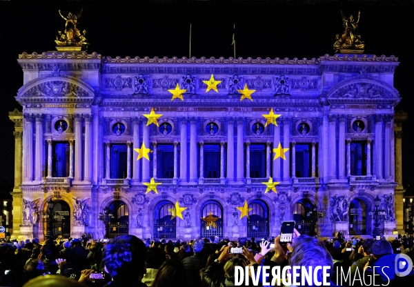 Un spectacle video celebre, sur la facade de l Opéra Garnier, l Europe et l amitié franco-allemande