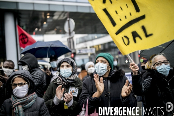 Manifestation de sans-papiers pour réclamer leur régularisation 18122020