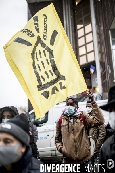 Manifestation de sans-papiers pour réclamer leur régularisation 18122020