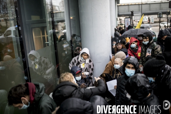Manifestation de sans-papiers pour réclamer leur régularisation 18122020