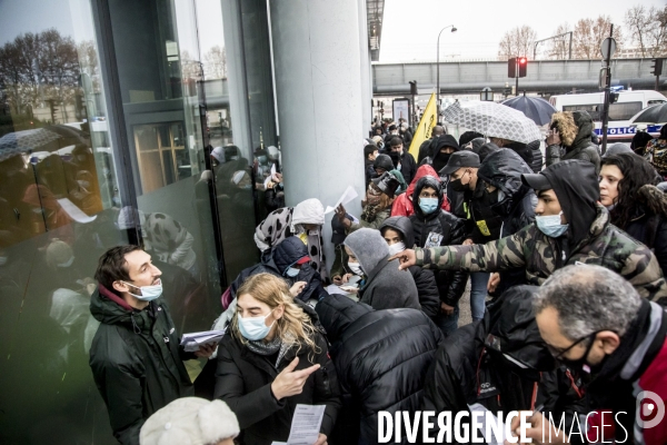 Manifestation de sans-papiers pour réclamer leur régularisation 18122020