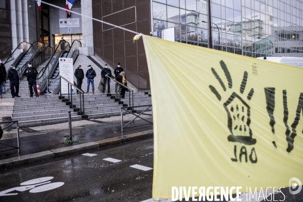 Manifestation de sans-papiers pour réclamer leur régularisation 18122020