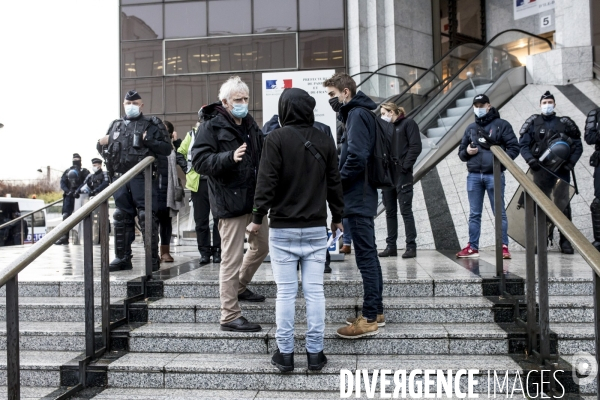 Manifestation de sans-papiers pour réclamer leur régularisation 18122020