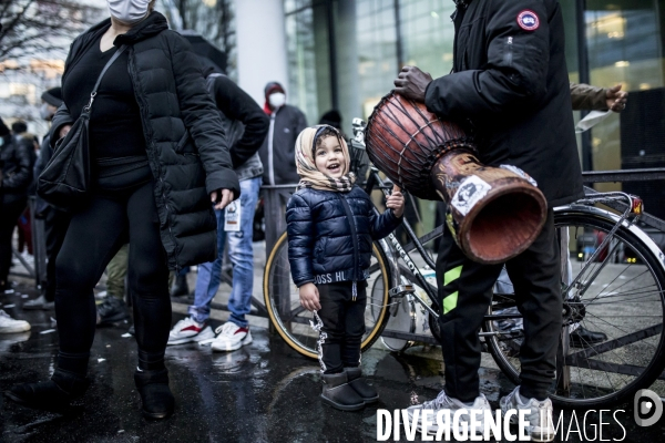 Manifestation de sans-papiers pour réclamer leur régularisation 18122020