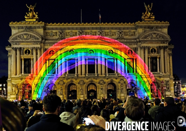 Un spectacle video celebre, sur la facade de l Opéra Garnier, l Europe et l amitié franco-allemande