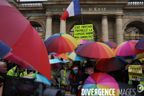 Manifestation des Gilets Jaunes place du Palais Royal