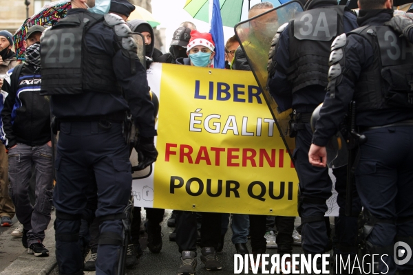 Manifestation des Gilets Jaunes place du Palais Royal