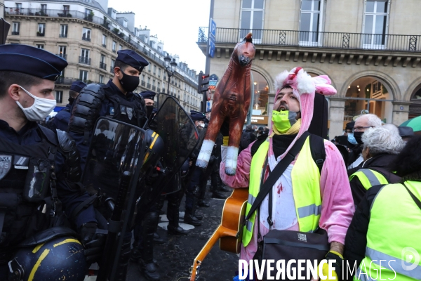Manifestation des Gilets Jaunes place du Palais Royal