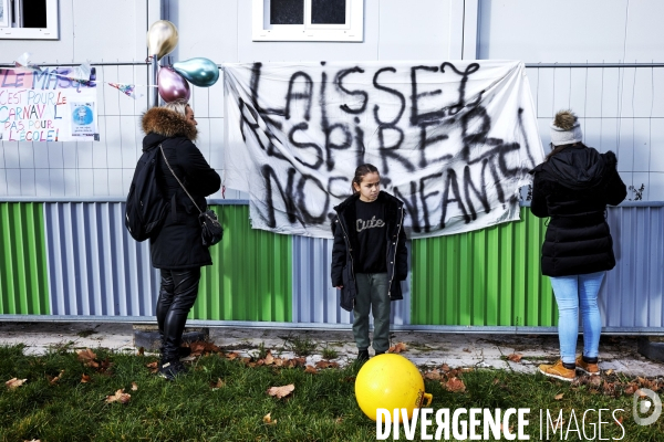 Manifestation contre le masque à l école