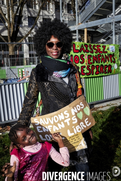 Manifestation contre le masque à l école