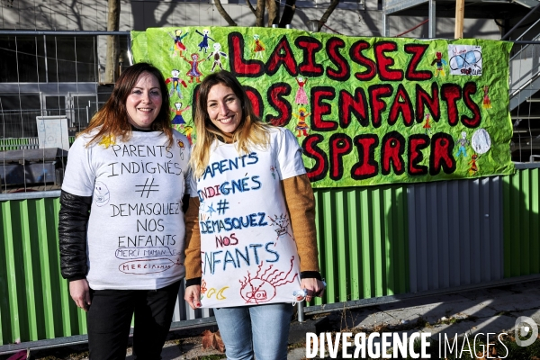 Manifestation contre le masque à l école