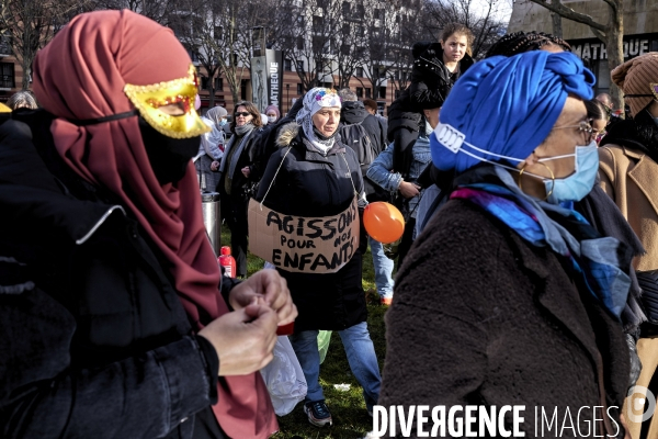 Manifestation contre le masque à l école