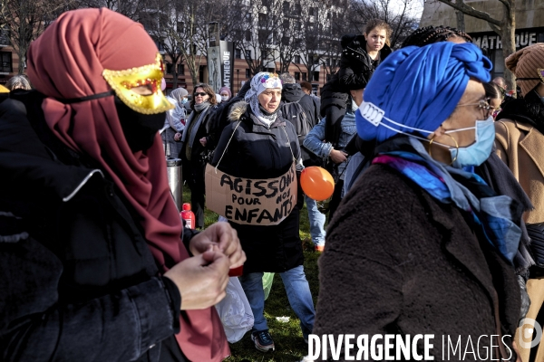 Manifestation contre le masque à l école