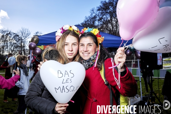 Manifestation contre le masque à l école