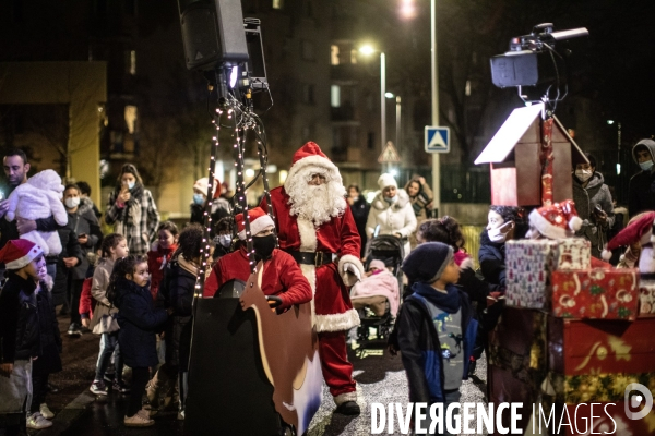 Tournée du Père Noël en Banlieue