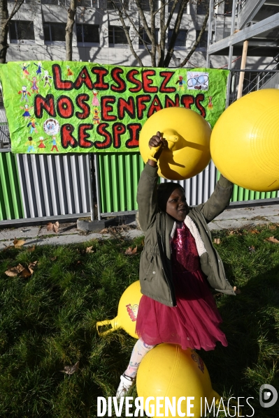 Enfants : Regroupement contre le masque à l école.