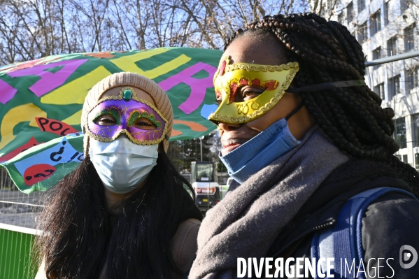 Enfants : Regroupement contre le masque à l école.