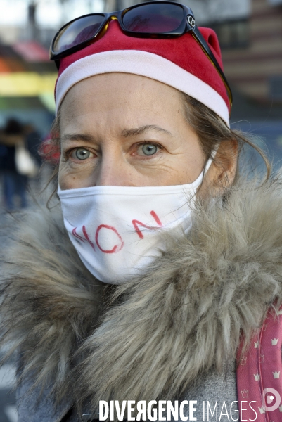 Enfants : Regroupement contre le masque à l école.