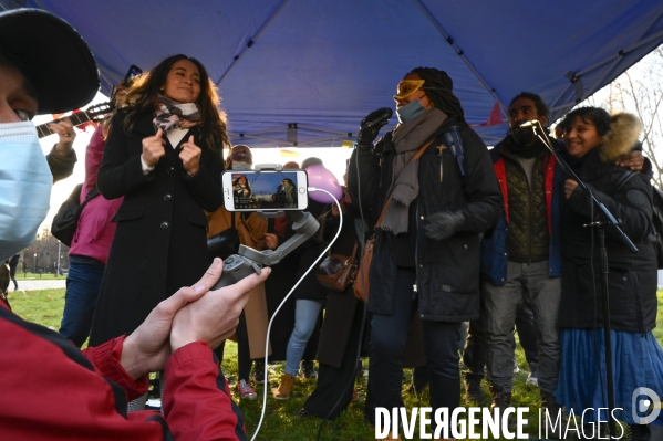 Enfants : Regroupement contre le masque à l école.