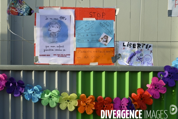 Enfants : Regroupement contre le masque à l école.
