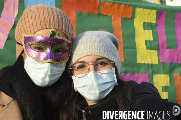 Enfants : Regroupement contre le masque à l école.