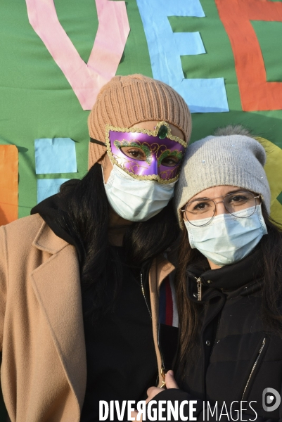 Enfants : Regroupement contre le masque à l école.