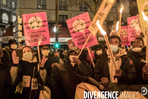 Manifestation de sans-papiers pour réclamer leur régularisation 18122020