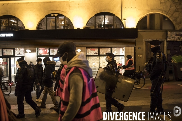 Manifestation de sans-papiers pour réclamer leur régularisation 18122020