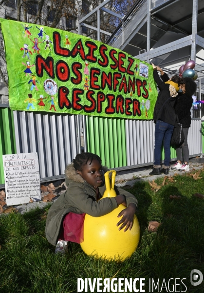 Enfants : Regroupement contre le masque à l école.