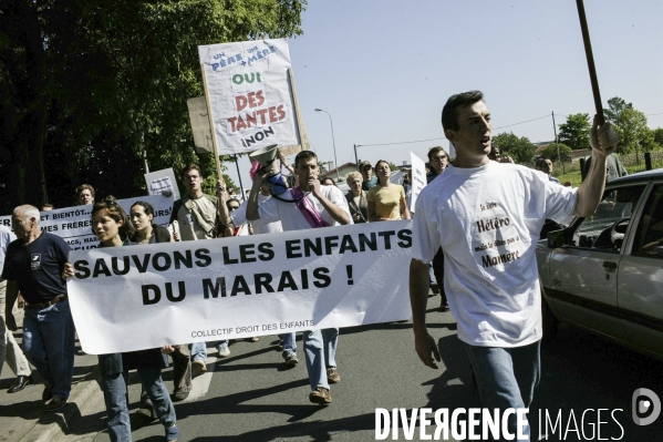 Manifestation contre le premier mariage gay en France