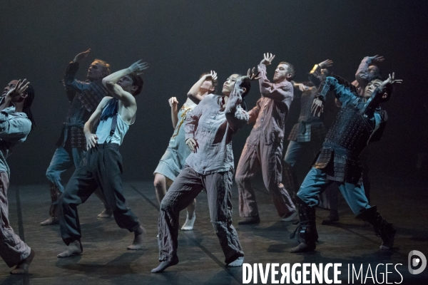 Political mother unplugged de hofesh shechter